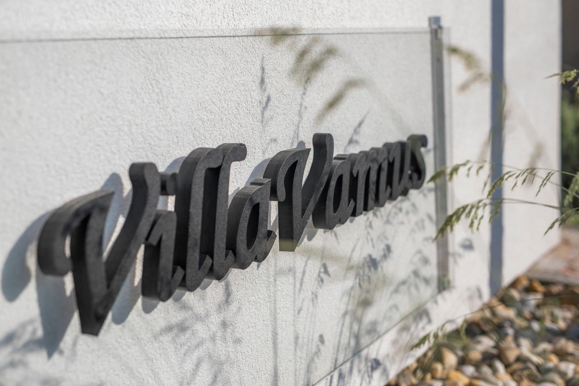 Villa Vamus Vendeg- Es Rendezvenyhaz Vamosszabadi ภายนอก รูปภาพ