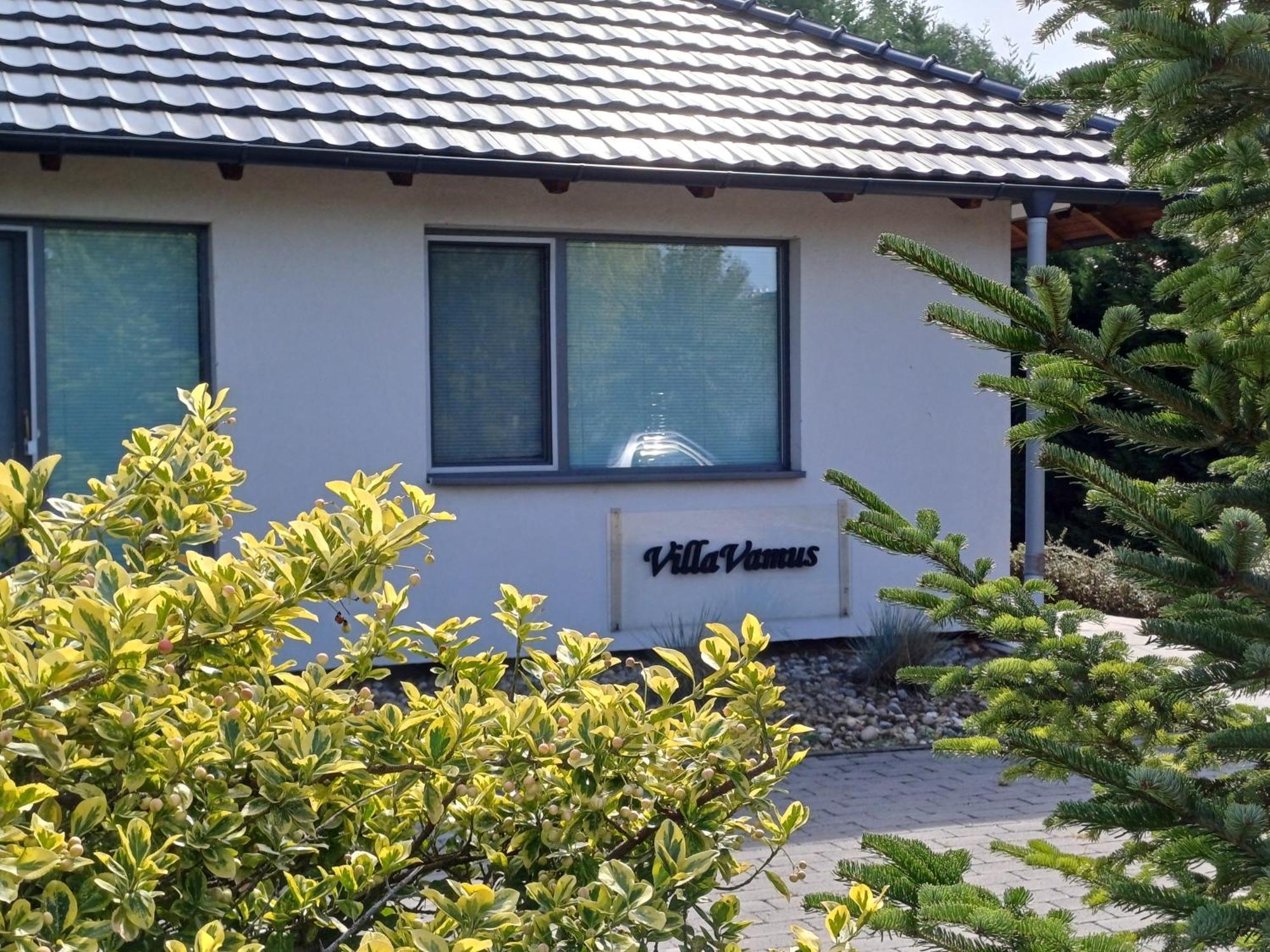 Villa Vamus Vendeg- Es Rendezvenyhaz Vamosszabadi ภายนอก รูปภาพ
