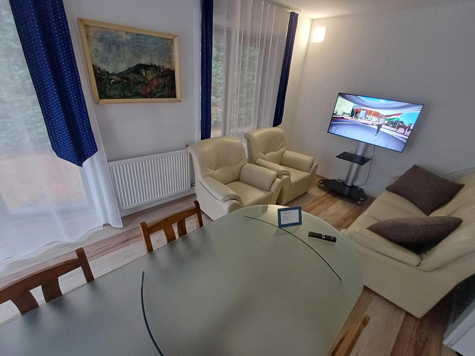 Villa Vamus Vendeg- Es Rendezvenyhaz Vamosszabadi ภายนอก รูปภาพ
