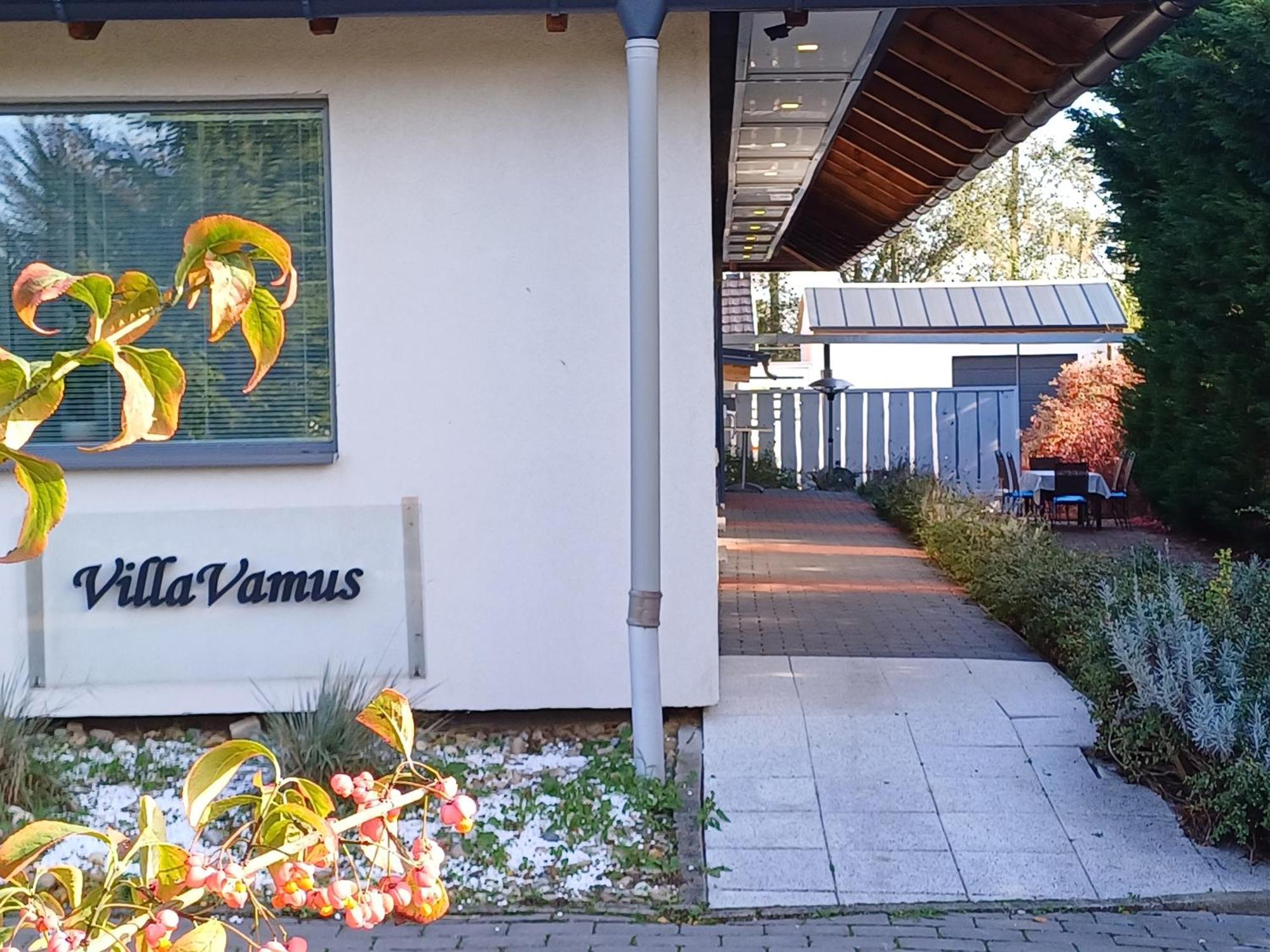 Villa Vamus Vendeg- Es Rendezvenyhaz Vamosszabadi ภายนอก รูปภาพ